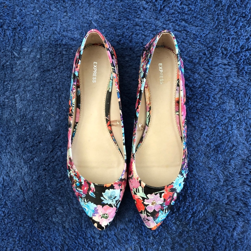 Floral express flats